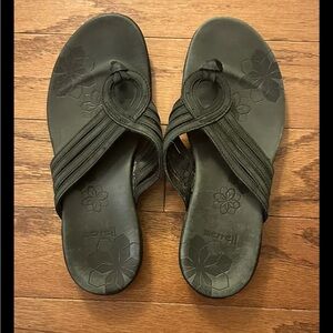 Merrell Lidia thing sandals in black size 7
